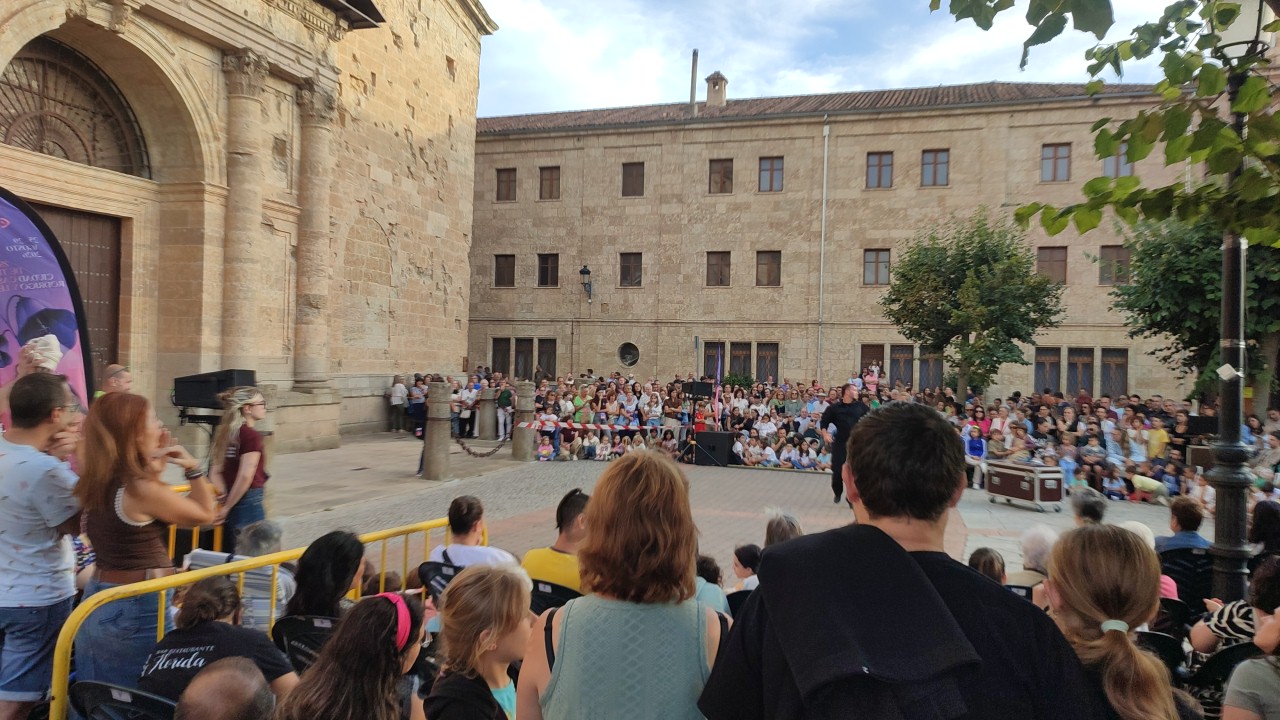 Público en la Feria de Teatro de Castilla y León