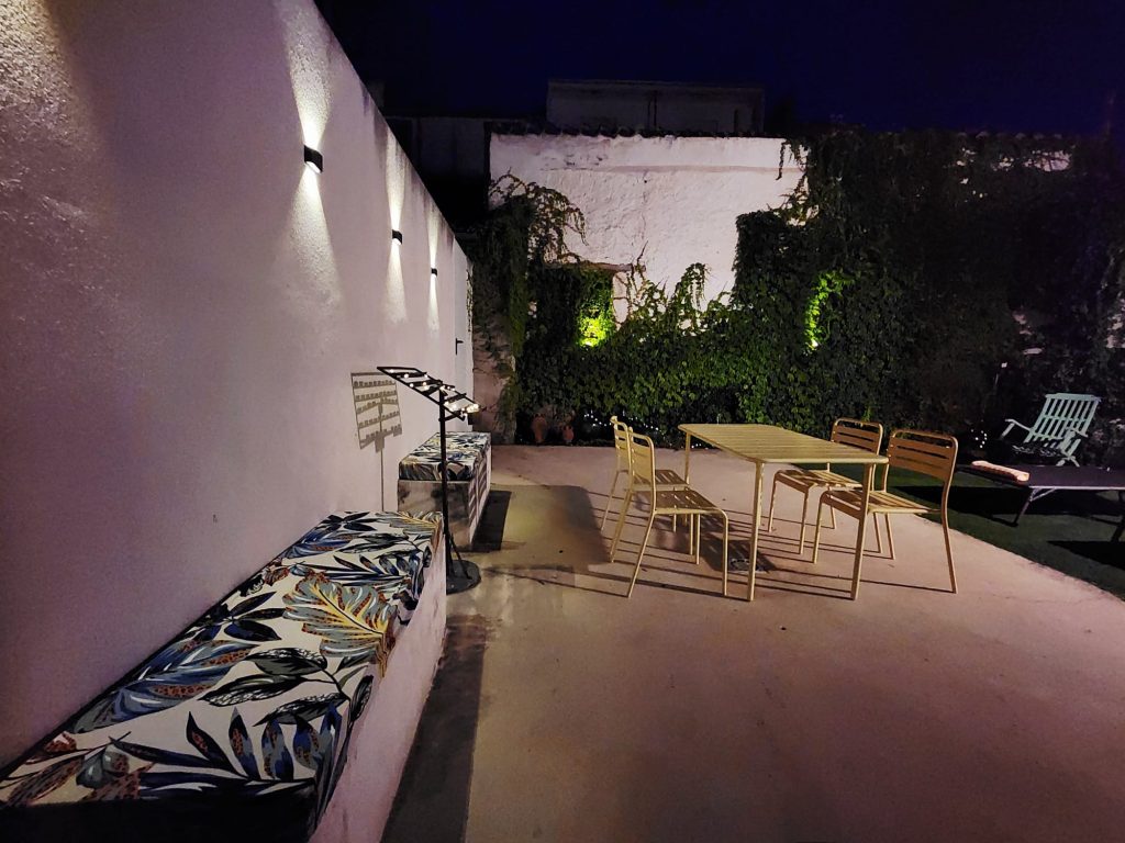 MacoFolk 2026: el folclore internacional se encontró en Macotera Casa con patio en Ciudad Rodrigo – El Patio del Vino